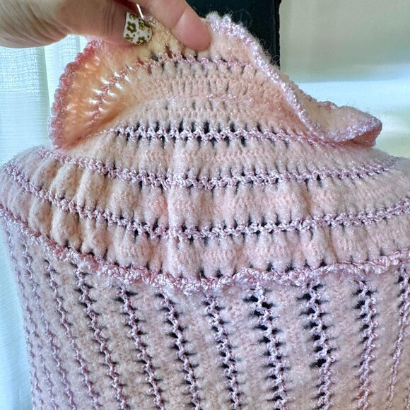 Vintage 50s bed jacket, soft pastel pink crocheted bed robe, knitted capelet - Picture 7 of 10
